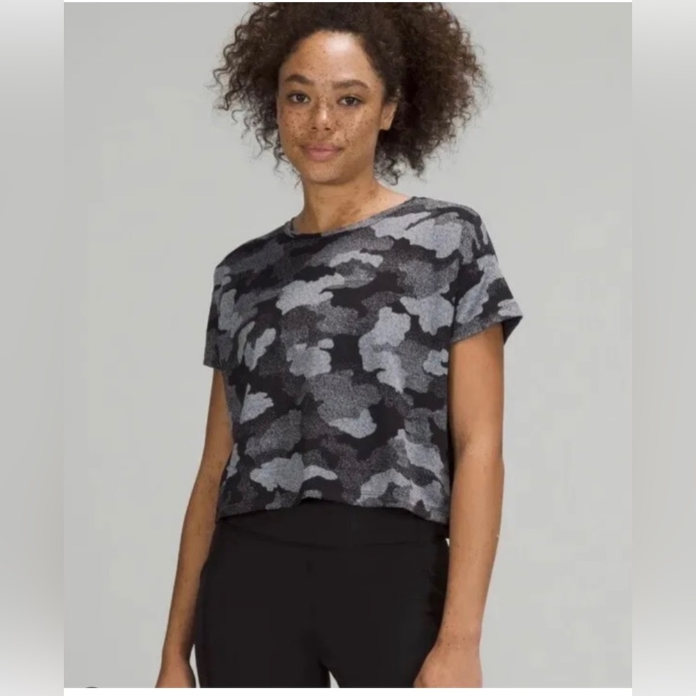 Lululemon gray camo tee only worn a few times!